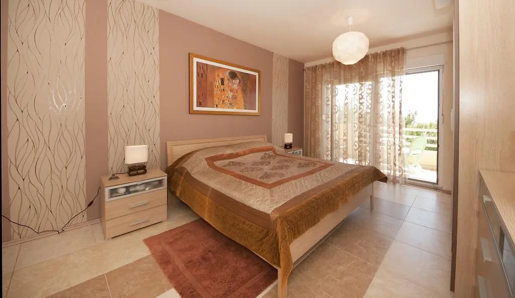 Apartment With Pool Near Split